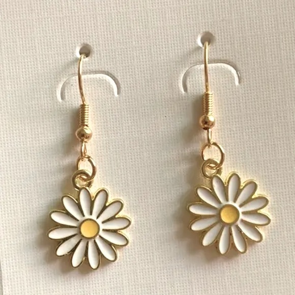 Gold Filled Daisy Earrings - Picture 1 of 1